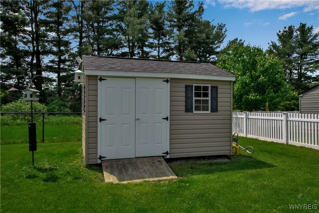 3 Golden Oak Lane, Orchard Park, New York 14127, Orchard Park, New York 14127, 4 Bedrooms Bedrooms, 10 Rooms Rooms,2 BathroomsBathrooms,Residential,Closed,3 Golden Oak Lane, Orchard Park, New York 14127,B1612132