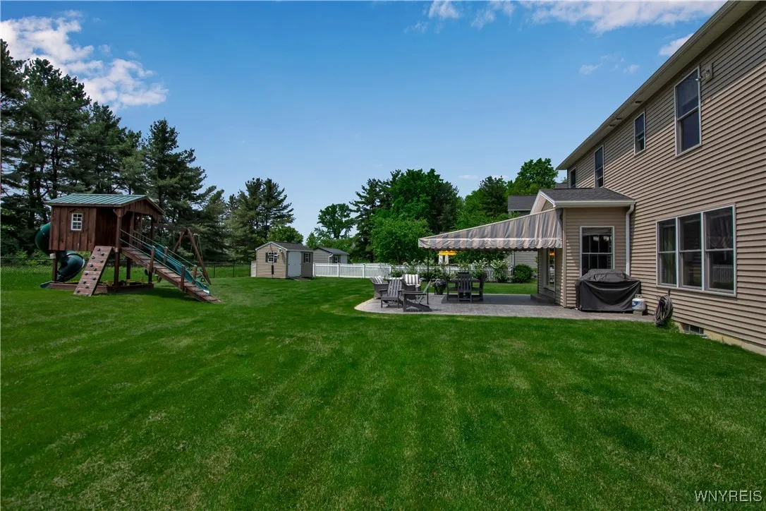 3 Golden Oak Lane, Orchard Park, New York 14127, Orchard Park, New York 14127, 4 Bedrooms Bedrooms, 10 Rooms Rooms,2 BathroomsBathrooms,Residential,Closed,3 Golden Oak Lane, Orchard Park, New York 14127,B1612132