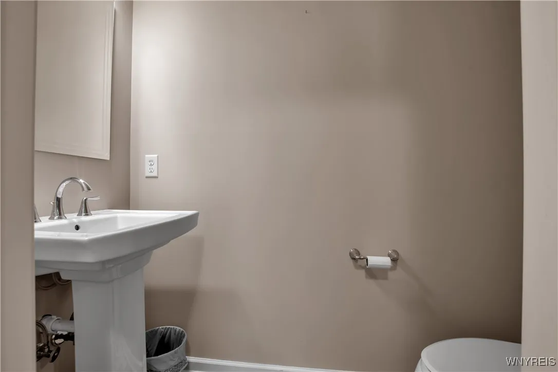 3 Golden Oak Lane, Orchard Park, New York 14127, Orchard Park, New York 14127, 4 Bedrooms Bedrooms, 10 Rooms Rooms,2 BathroomsBathrooms,Residential,Closed,3 Golden Oak Lane, Orchard Park, New York 14127,B1612132