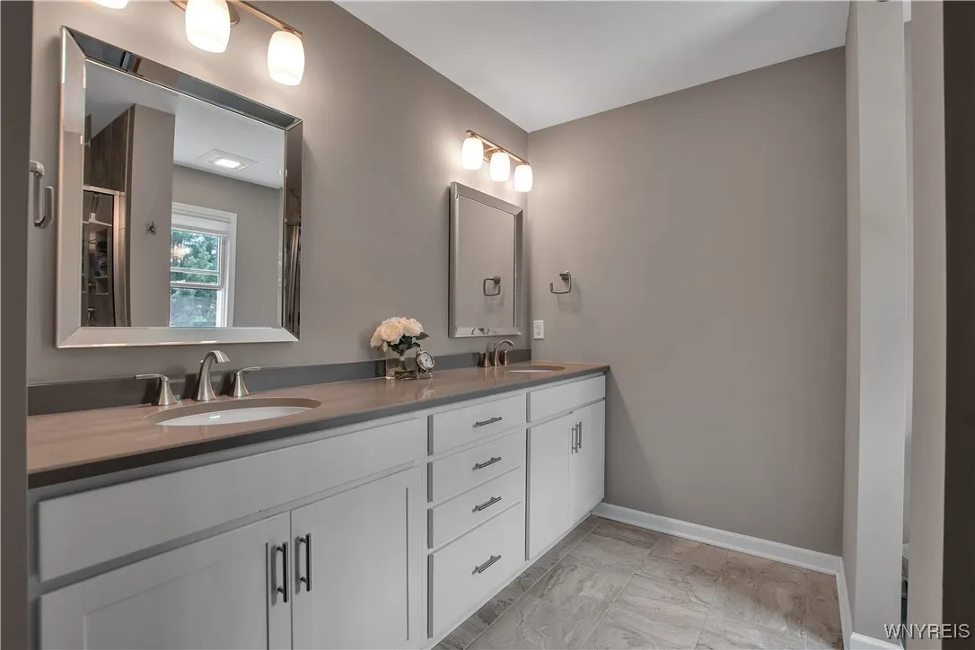 3 Golden Oak Lane, Orchard Park, New York 14127, Orchard Park, New York 14127, 4 Bedrooms Bedrooms, 10 Rooms Rooms,2 BathroomsBathrooms,Residential,Closed,3 Golden Oak Lane, Orchard Park, New York 14127,B1612132