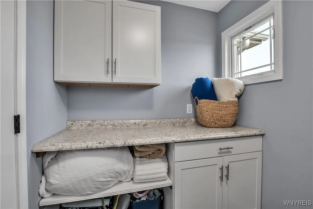 3 Golden Oak Lane, Orchard Park, New York 14127, Orchard Park, New York 14127, 4 Bedrooms Bedrooms, 10 Rooms Rooms,2 BathroomsBathrooms,Residential,Closed,3 Golden Oak Lane, Orchard Park, New York 14127,B1612132