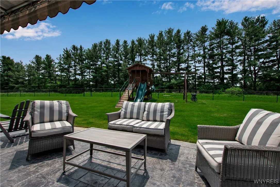 3 Golden Oak Lane, Orchard Park, New York 14127, Orchard Park, New York 14127, 4 Bedrooms Bedrooms, 10 Rooms Rooms,2 BathroomsBathrooms,Residential,Closed,3 Golden Oak Lane, Orchard Park, New York 14127,B1612132
