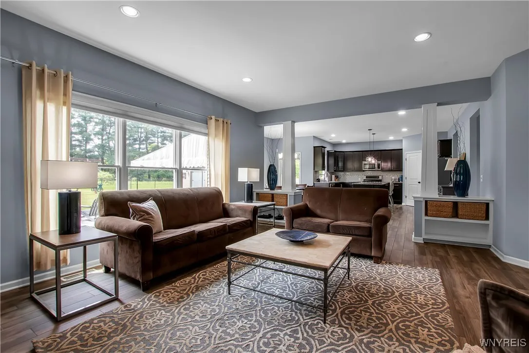 3 Golden Oak Lane, Orchard Park, New York 14127, Orchard Park, New York 14127, 4 Bedrooms Bedrooms, 10 Rooms Rooms,2 BathroomsBathrooms,Residential,Closed,3 Golden Oak Lane, Orchard Park, New York 14127,B1612132
