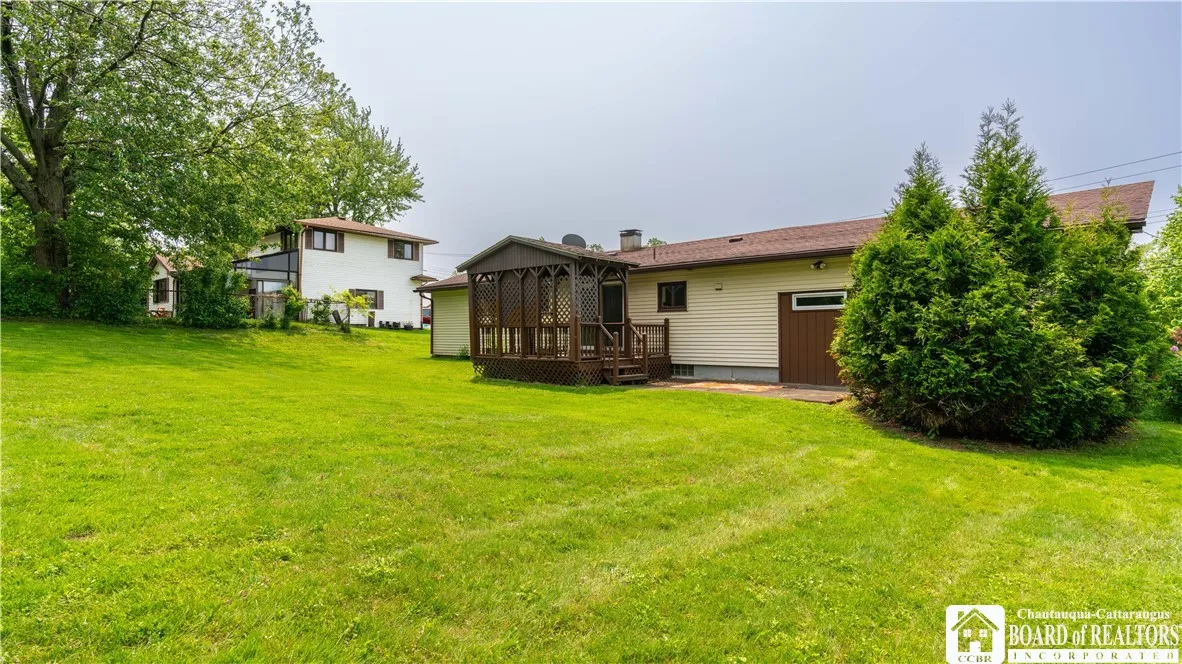 5467 Sterling Road, Hamburg, New York 14075, Hamburg, New York 14075, 3 Bedrooms Bedrooms, 8 Rooms Rooms,2 BathroomsBathrooms,Residential,Closed,5467 Sterling Road, Hamburg, New York 14075,R1612228
