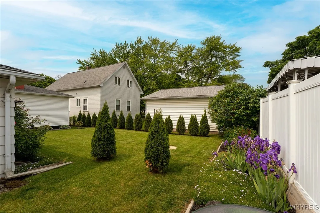 3206 Ontario Avenue, Niagara Falls, New York 14305, Niagara Falls, New York 14305, 3 Bedrooms Bedrooms, 5 Rooms Rooms,2 BathroomsBathrooms,Residential,Closed,3206 Ontario Avenue, Niagara Falls, New York 14305,0,B1612084