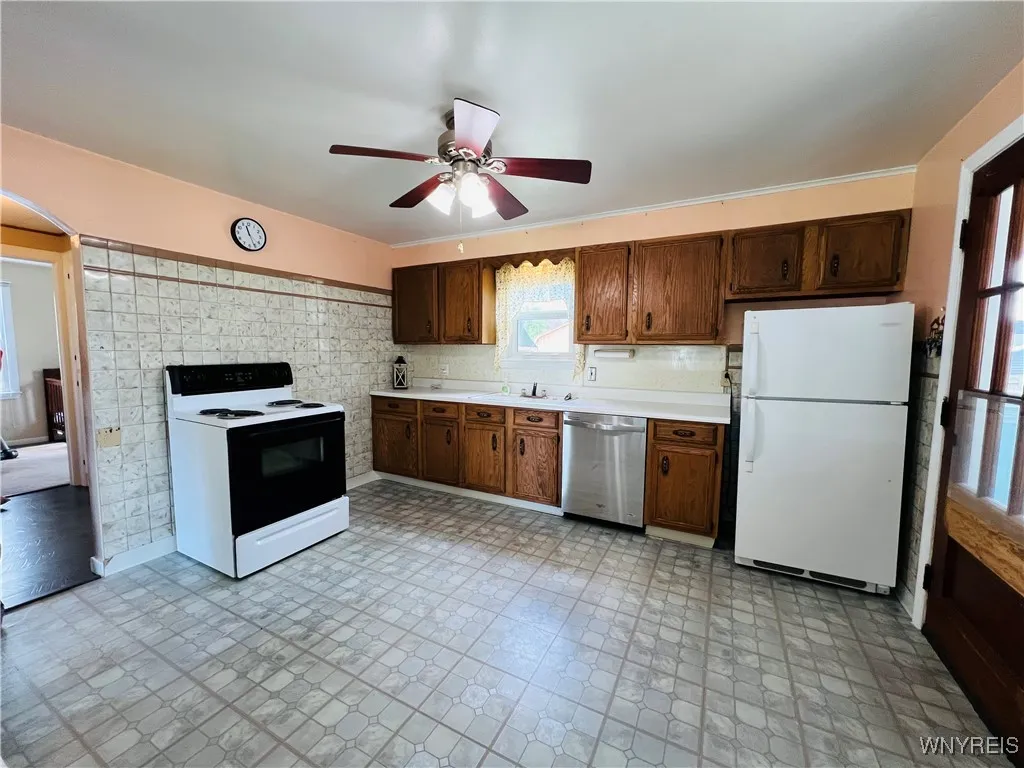 156 Knox Avenue, West Seneca, New York 14224, West Seneca, New York 14224, 4 Bedrooms Bedrooms, 5 Rooms Rooms,1 BathroomBathrooms,Residential,Closed,156 Knox Avenue, West Seneca, New York 14224,B1612088