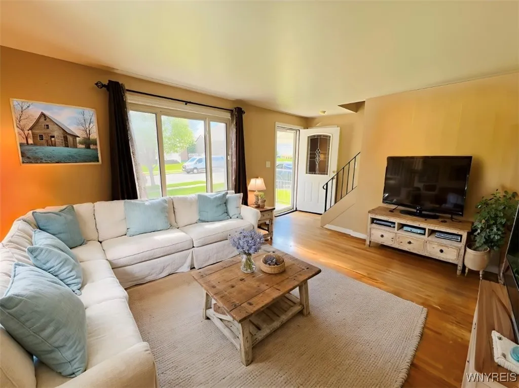 Photo has been virtually staged