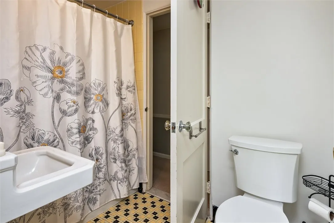 215 Inwood Drive, Brighton, New York 14625, Brighton, New York 14625, 5 Bedrooms Bedrooms, 9 Rooms Rooms,3 BathroomsBathrooms,Residential,Closed,215 Inwood Drive, Brighton, New York 14625,R1610561