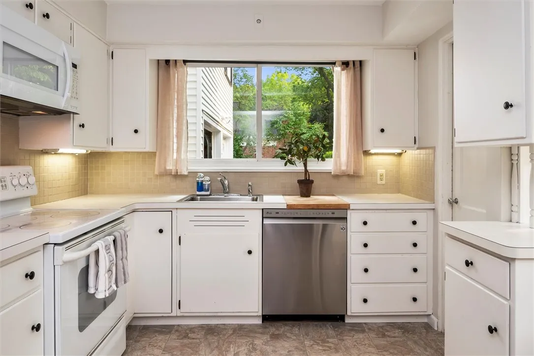 215 Inwood Drive, Brighton, New York 14625, Brighton, New York 14625, 5 Bedrooms Bedrooms, 9 Rooms Rooms,3 BathroomsBathrooms,Residential,Closed,215 Inwood Drive, Brighton, New York 14625,R1610561