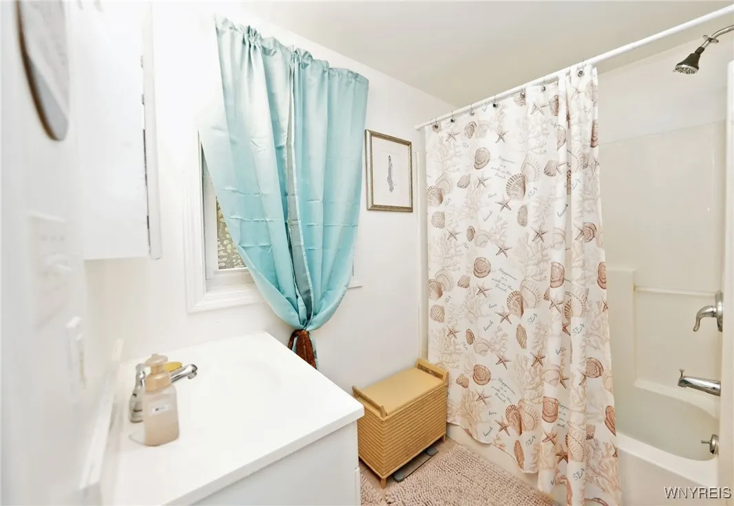 132 Pavement Road, Lancaster, New York 14086, Lancaster, New York 14086, 4 Bedrooms Bedrooms, ,2 BathroomsBathrooms,Residential,Closed,132 Pavement Road, Lancaster, New York 14086,0,B1612408