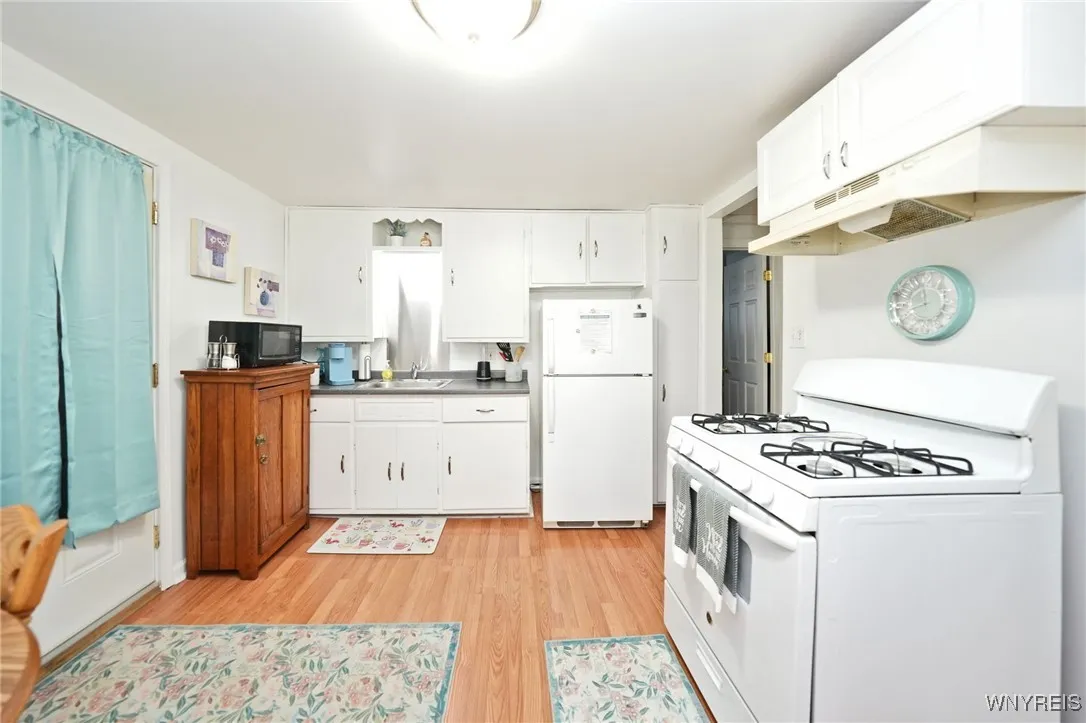 132 Pavement Road, Lancaster, New York 14086, Lancaster, New York 14086, 4 Bedrooms Bedrooms, ,2 BathroomsBathrooms,Residential,Closed,132 Pavement Road, Lancaster, New York 14086,0,B1612408