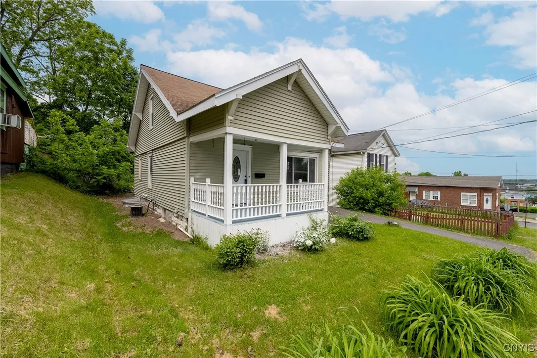 This home has been fully remodeled!