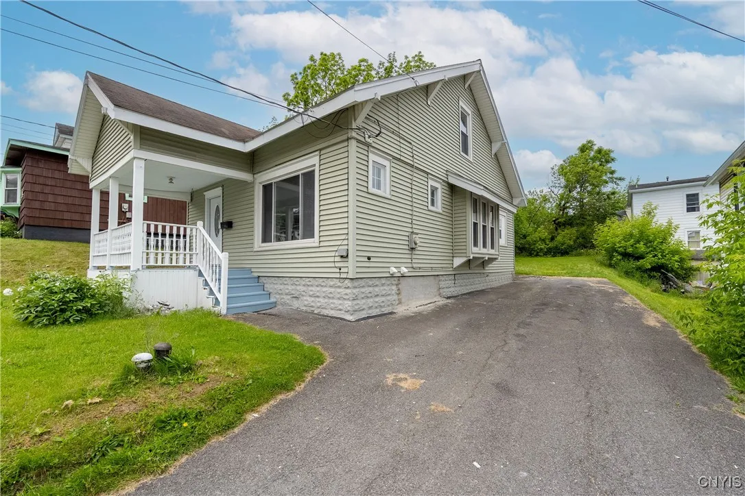 402 Cogswell Avenue, Geddes, New York 13209, Geddes, New York 13209, 5 Bedrooms Bedrooms, 10 Rooms Rooms,2 BathroomsBathrooms,Residential,Closed,402 Cogswell Avenue, Geddes, New York 13209,S1612393