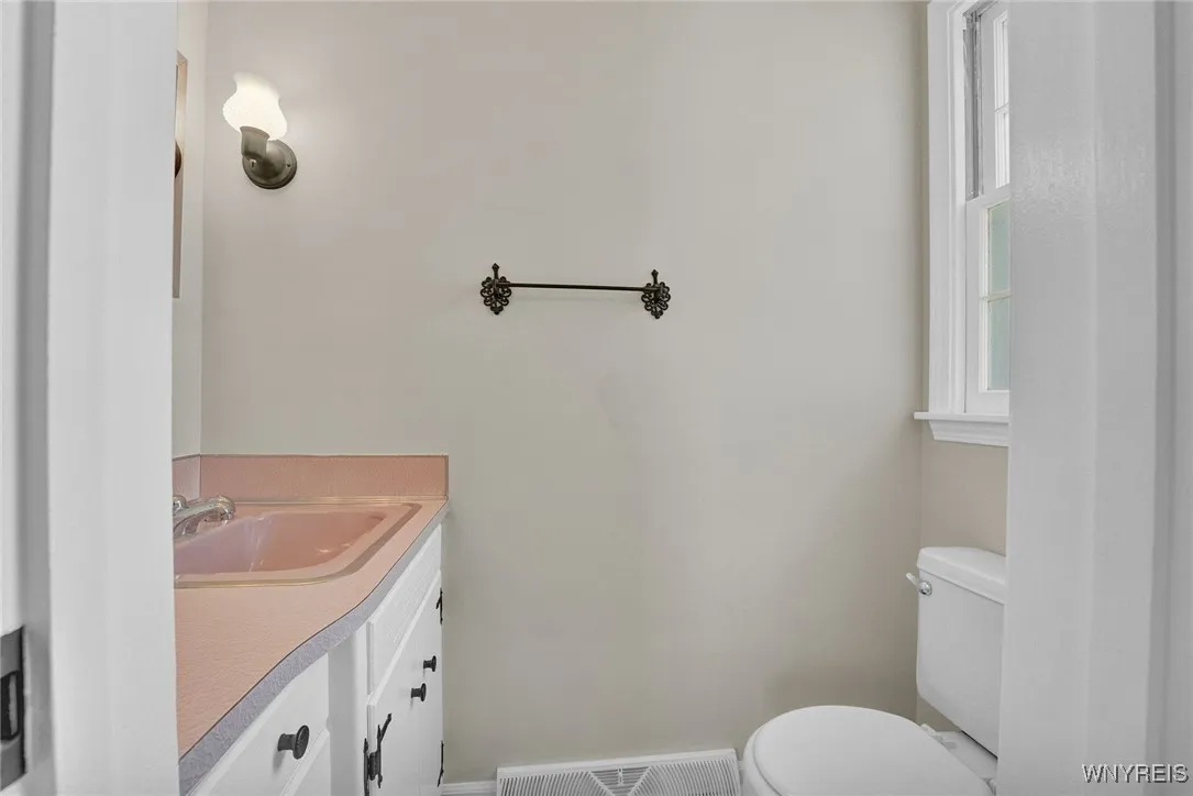 568 Delaware Street, Tonawanda-city, New York 1415, Tonawanda, New York 14150, 3 Bedrooms Bedrooms, 7 Rooms Rooms,1 BathroomBathrooms,Residential,Closed,568 Delaware Street, Tonawanda-city, New York 1415,B1612334