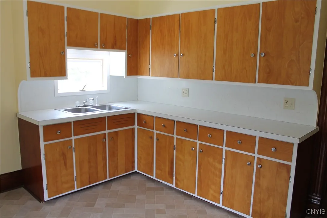 42 Mechanic Street, Elbridge, New York 13080, Elbridge, New York 13080, 4 Bedrooms Bedrooms, 13 Rooms Rooms,2 BathroomsBathrooms,Residential,Closed,42 Mechanic Street, Elbridge, New York 13080,0,S1612383