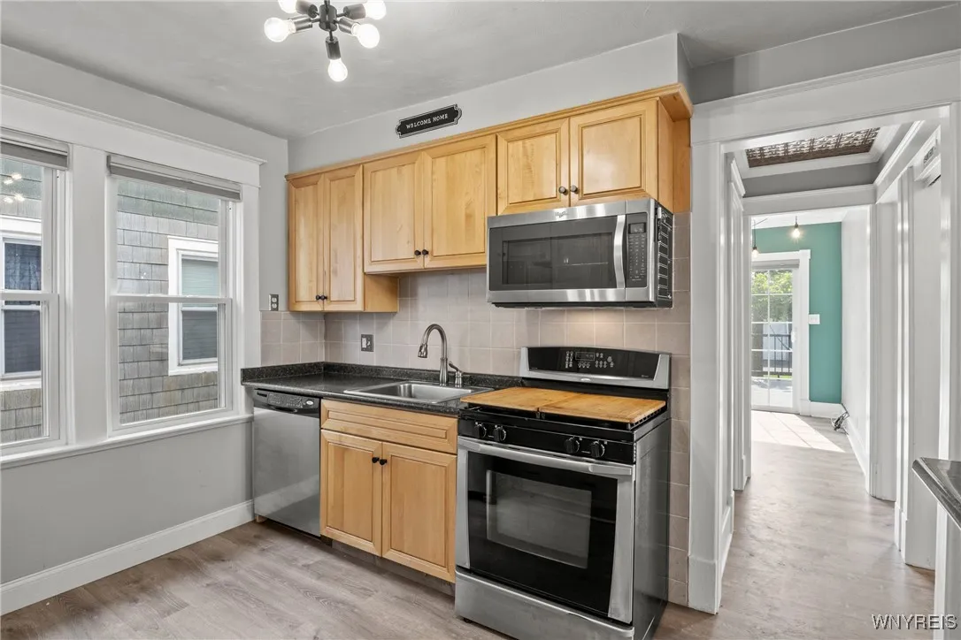 152 Commonwealth Avenue, Buffalo, New York 14216, Buffalo, New York 14216, 4 Bedrooms Bedrooms, 7 Rooms Rooms,2 BathroomsBathrooms,Residential,Closed,152 Commonwealth Avenue, Buffalo, New York 14216,B1612396