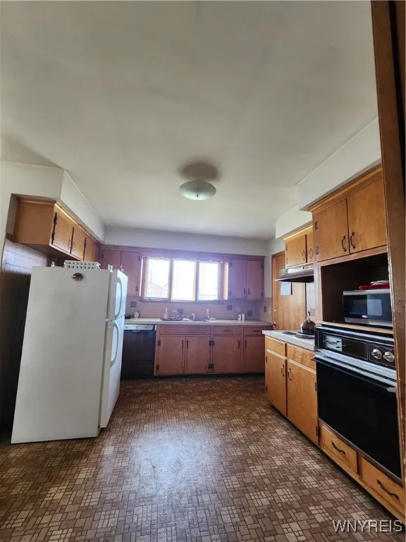 2116 Clinton Street, Cheektowaga, New York 14206, Cheektowaga, New York 14206, 5 Rooms Rooms,Commercial Lease,For Rent,2116 Clinton Street, Cheektowaga, New York 14206,B1612479