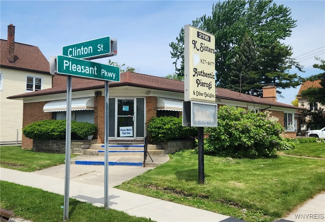 2116 Clinton Street, Cheektowaga, New York 14206, Cheektowaga, New York 14206, 5 Rooms Rooms,Commercial Lease,For Rent,2116 Clinton Street, Cheektowaga, New York 14206,B1612479