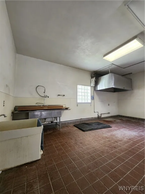 2116 Clinton Street, Cheektowaga, New York 14206, Cheektowaga, New York 14206, 5 Rooms Rooms,Commercial Lease,For Rent,2116 Clinton Street, Cheektowaga, New York 14206,B1612479