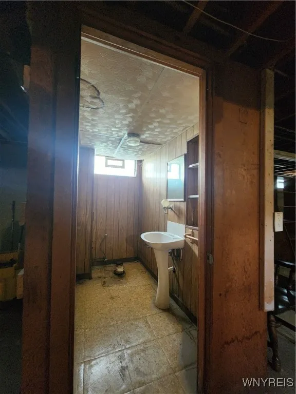 2116 Clinton Street, Cheektowaga, New York 14206, Cheektowaga, New York 14206, 5 Rooms Rooms,Commercial Lease,For Rent,2116 Clinton Street, Cheektowaga, New York 14206,B1612479