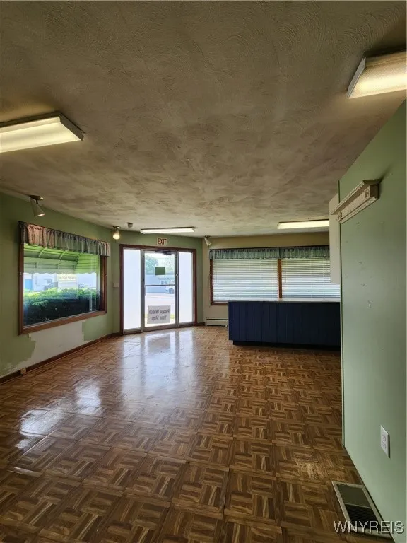 2116 Clinton Street, Cheektowaga, New York 14206, Cheektowaga, New York 14206, 5 Rooms Rooms,Commercial Lease,For Rent,2116 Clinton Street, Cheektowaga, New York 14206,B1612479