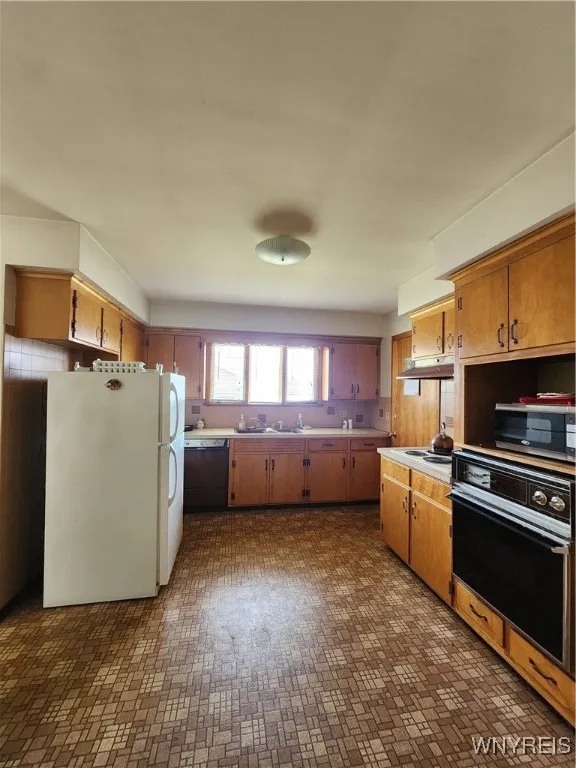 2116 Clinton Street, Cheektowaga, New York 14206, Cheektowaga, New York 14206, 5 Rooms Rooms,Commercial Lease,For Rent,2116 Clinton Street, Cheektowaga, New York 14206,B1612479