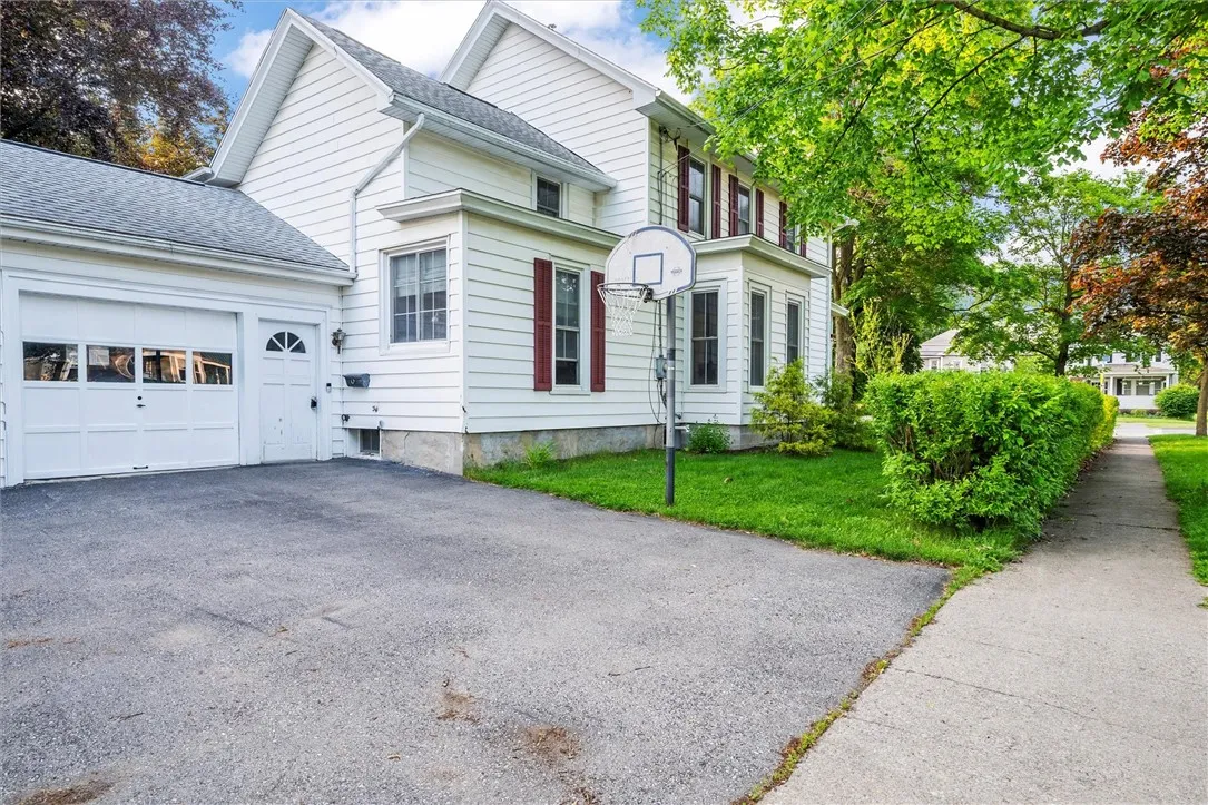 139 East Main Street, Avon, New York 14414, Avon, New York 14414, 3 Bedrooms Bedrooms, 9 Rooms Rooms,2 BathroomsBathrooms,Residential,Closed,139 East Main Street, Avon, New York 14414,R1611800