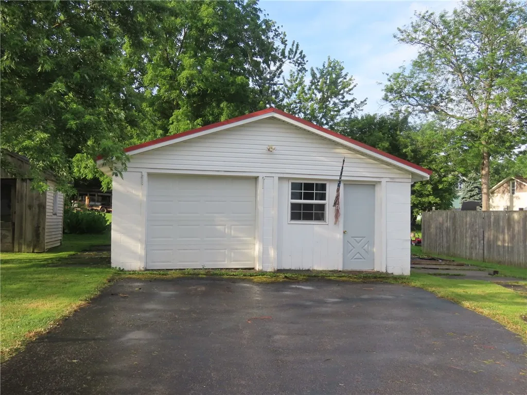 132 Chapman Avenue, Auburn, New York 13021, Auburn, New York 13021, 3 Bedrooms Bedrooms, 7 Rooms Rooms,1 BathroomBathrooms,Residential,Closed,132 Chapman Avenue, Auburn, New York 13021,0,R1612496
