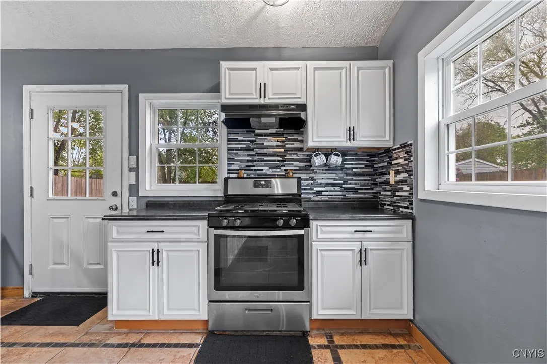 37 Waterbury Drive, Clay, New York 13212, Clay, New York 13212, 3 Bedrooms Bedrooms, 5 Rooms Rooms,1 BathroomBathrooms,Residential,For Sale,37 Waterbury Drive, Clay, New York 13212,S1612436