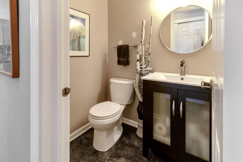 UPDATED 1ST FLOOR POWDER ROOM