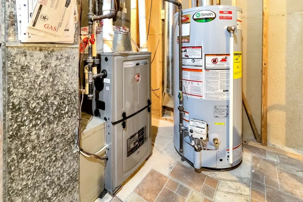 RHEEM FURNACE INSTALLED 2022 W/ AN APRILAIRE HUMIDIFIER. CENTRAL AIR INSTALLED 2016  WATER HEATER INSTALLED 2017