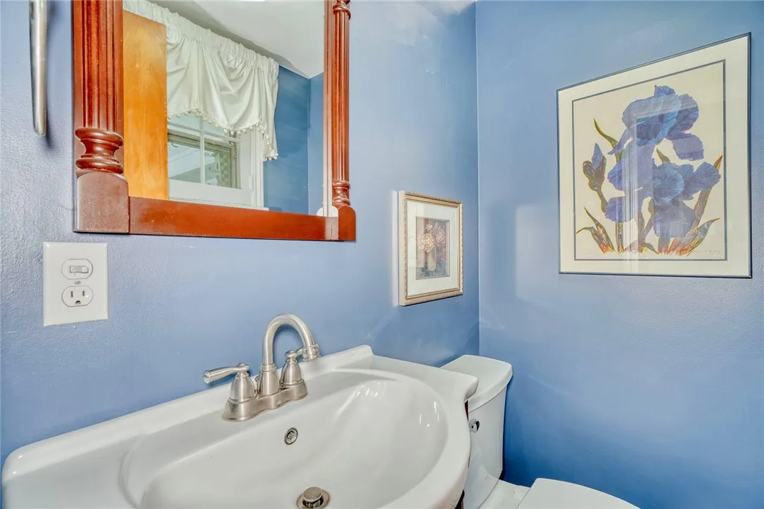 910 Roosevelt Road, East Rochester, New York 14445, East Rochester, New York 14445, 3 Bedrooms Bedrooms, 7 Rooms Rooms,1 BathroomBathrooms,Residential,Closed,910 Roosevelt Road, East Rochester, New York 14445,R1612237