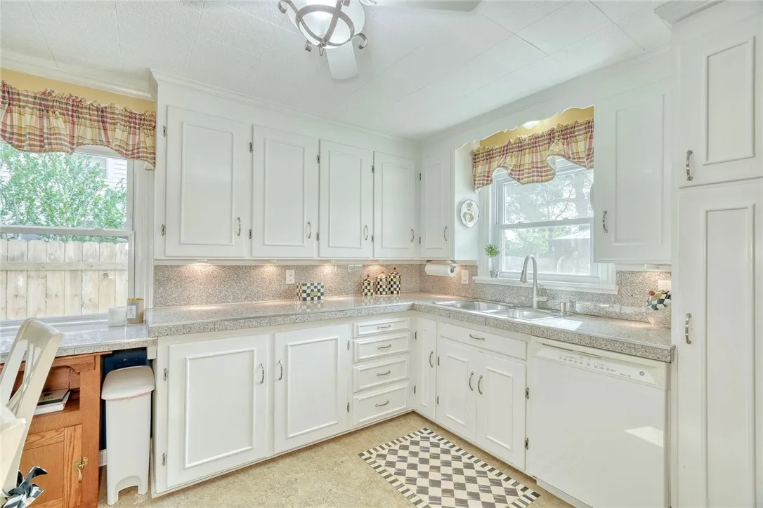 910 Roosevelt Road, East Rochester, New York 14445, East Rochester, New York 14445, 3 Bedrooms Bedrooms, 7 Rooms Rooms,1 BathroomBathrooms,Residential,Closed,910 Roosevelt Road, East Rochester, New York 14445,R1612237
