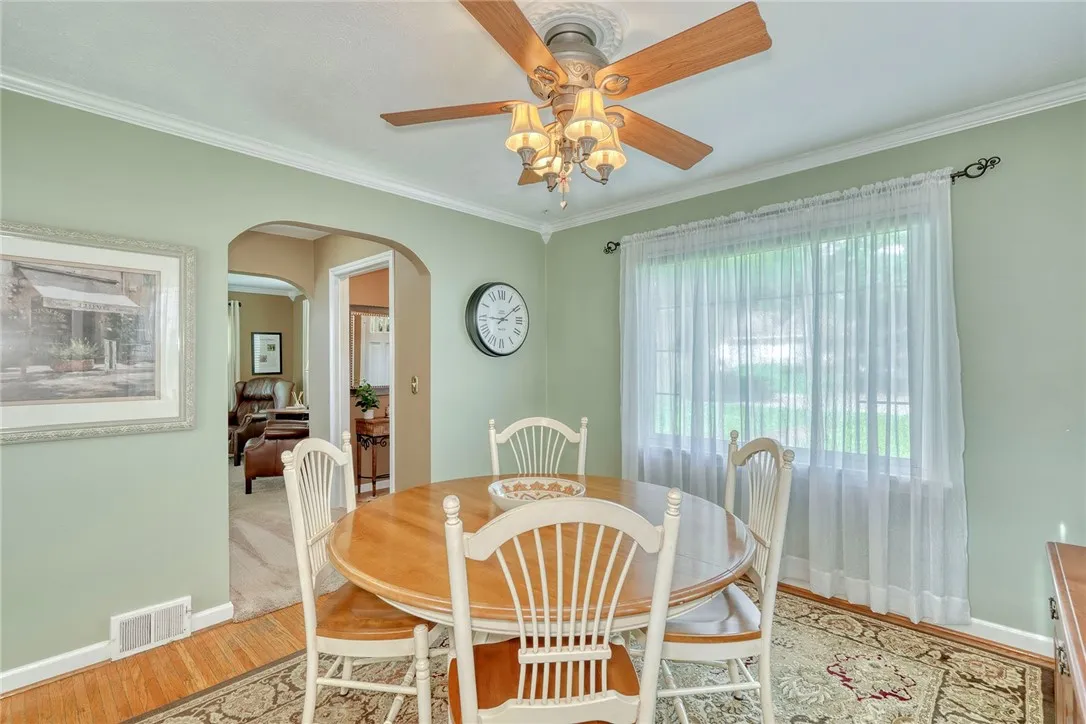 910 Roosevelt Road, East Rochester, New York 14445, East Rochester, New York 14445, 3 Bedrooms Bedrooms, 7 Rooms Rooms,1 BathroomBathrooms,Residential,Closed,910 Roosevelt Road, East Rochester, New York 14445,R1612237