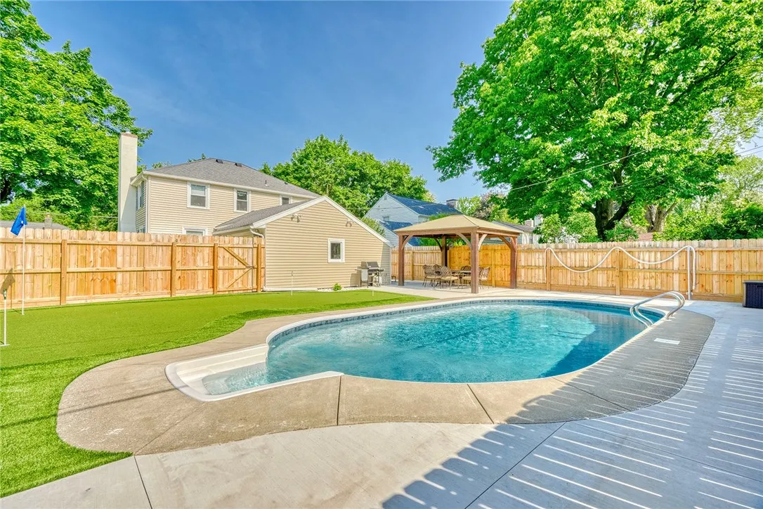 910 Roosevelt Road, East Rochester, New York 14445, East Rochester, New York 14445, 3 Bedrooms Bedrooms, 7 Rooms Rooms,1 BathroomBathrooms,Residential,Closed,910 Roosevelt Road, East Rochester, New York 14445,R1612237