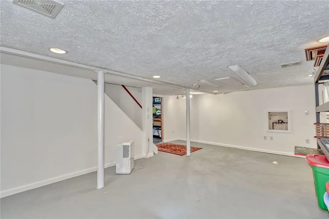 910 Roosevelt Road, East Rochester, New York 14445, East Rochester, New York 14445, 3 Bedrooms Bedrooms, 7 Rooms Rooms,1 BathroomBathrooms,Residential,Closed,910 Roosevelt Road, East Rochester, New York 14445,R1612237