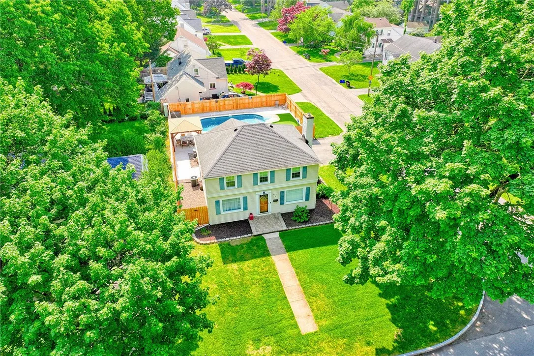 910 Roosevelt Road, East Rochester, New York 14445, East Rochester, New York 14445, 3 Bedrooms Bedrooms, 7 Rooms Rooms,1 BathroomBathrooms,Residential,Closed,910 Roosevelt Road, East Rochester, New York 14445,R1612237