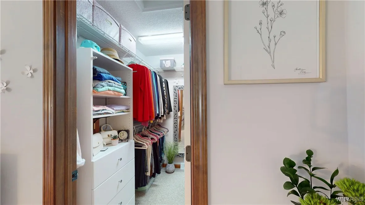 w/walk-in closet