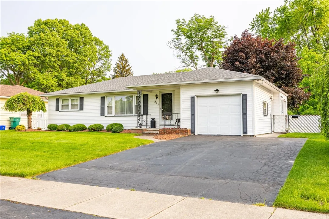 247 Angelus Drive, Irondequoit, New York 14622, Irondequoit, New York 14622, 3 Bedrooms Bedrooms, 5 Rooms Rooms,1 BathroomBathrooms,Residential,Closed,247 Angelus Drive, Irondequoit, New York 14622,R1611223