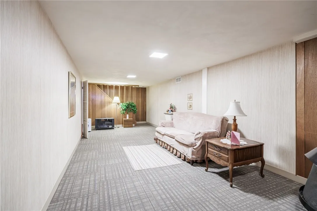 247 Angelus Drive, Irondequoit, New York 14622, Irondequoit, New York 14622, 3 Bedrooms Bedrooms, 5 Rooms Rooms,1 BathroomBathrooms,Residential,Closed,247 Angelus Drive, Irondequoit, New York 14622,R1611223