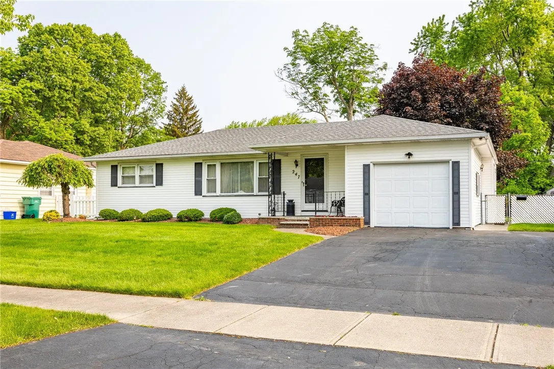247 Angelus Drive, Irondequoit, New York 14622, Irondequoit, New York 14622, 3 Bedrooms Bedrooms, 5 Rooms Rooms,1 BathroomBathrooms,Residential,Closed,247 Angelus Drive, Irondequoit, New York 14622,R1611223
