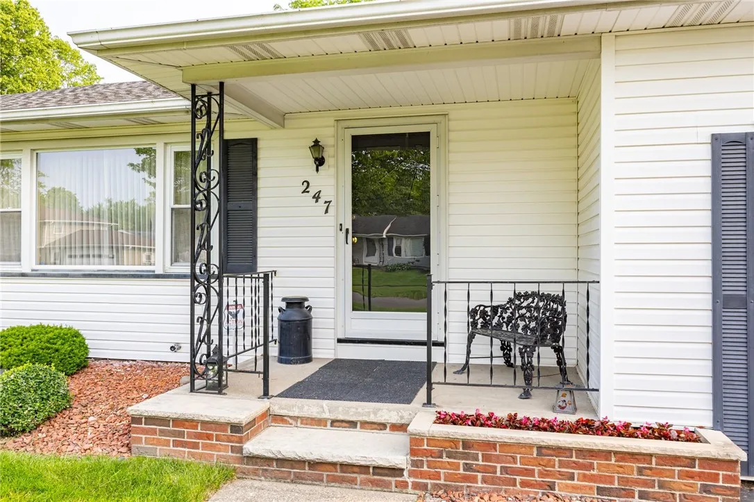 247 Angelus Drive, Irondequoit, New York 14622, Irondequoit, New York 14622, 3 Bedrooms Bedrooms, 5 Rooms Rooms,1 BathroomBathrooms,Residential,Closed,247 Angelus Drive, Irondequoit, New York 14622,R1611223