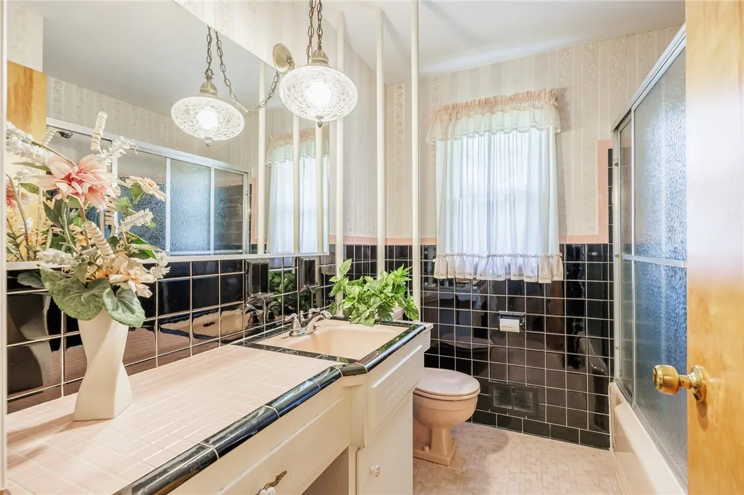 247 Angelus Drive, Irondequoit, New York 14622, Irondequoit, New York 14622, 3 Bedrooms Bedrooms, 5 Rooms Rooms,1 BathroomBathrooms,Residential,Closed,247 Angelus Drive, Irondequoit, New York 14622,R1611223