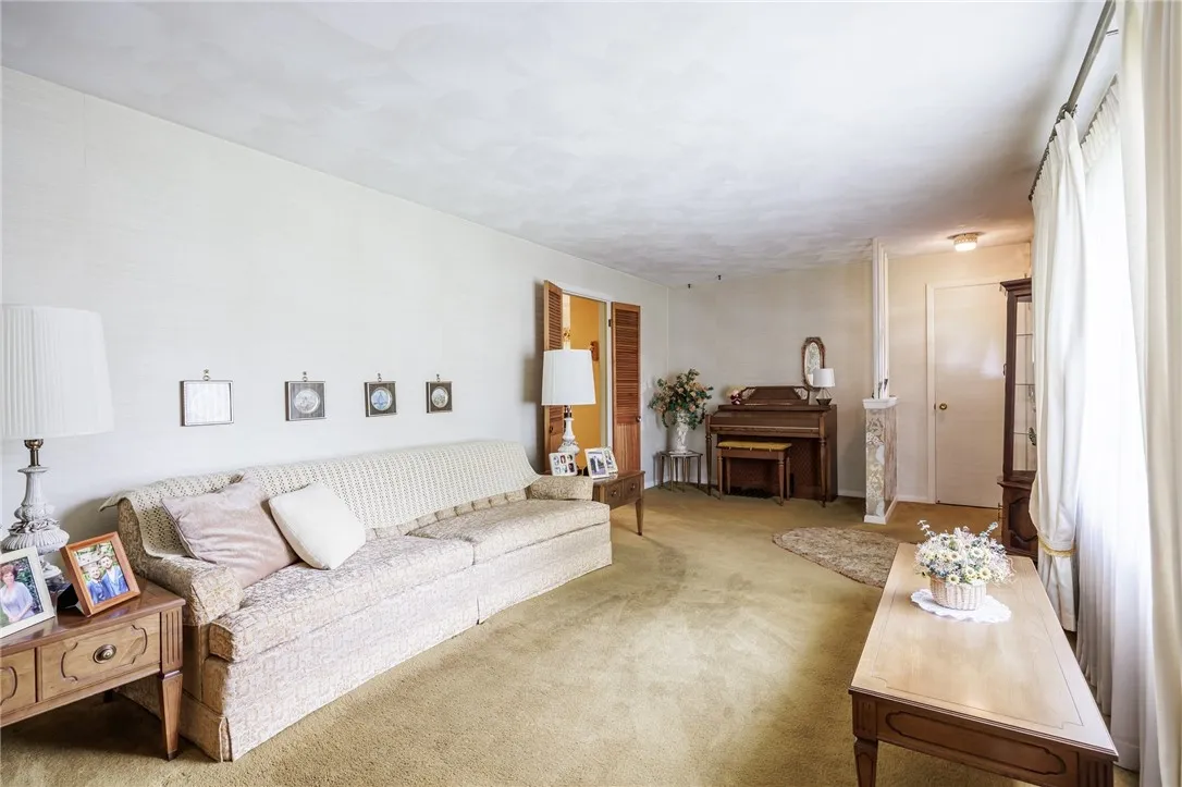 247 Angelus Drive, Irondequoit, New York 14622, Irondequoit, New York 14622, 3 Bedrooms Bedrooms, 5 Rooms Rooms,1 BathroomBathrooms,Residential,Closed,247 Angelus Drive, Irondequoit, New York 14622,R1611223