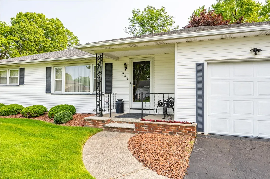 247 Angelus Drive, Irondequoit, New York 14622, Irondequoit, New York 14622, 3 Bedrooms Bedrooms, 5 Rooms Rooms,1 BathroomBathrooms,Residential,Closed,247 Angelus Drive, Irondequoit, New York 14622,R1611223