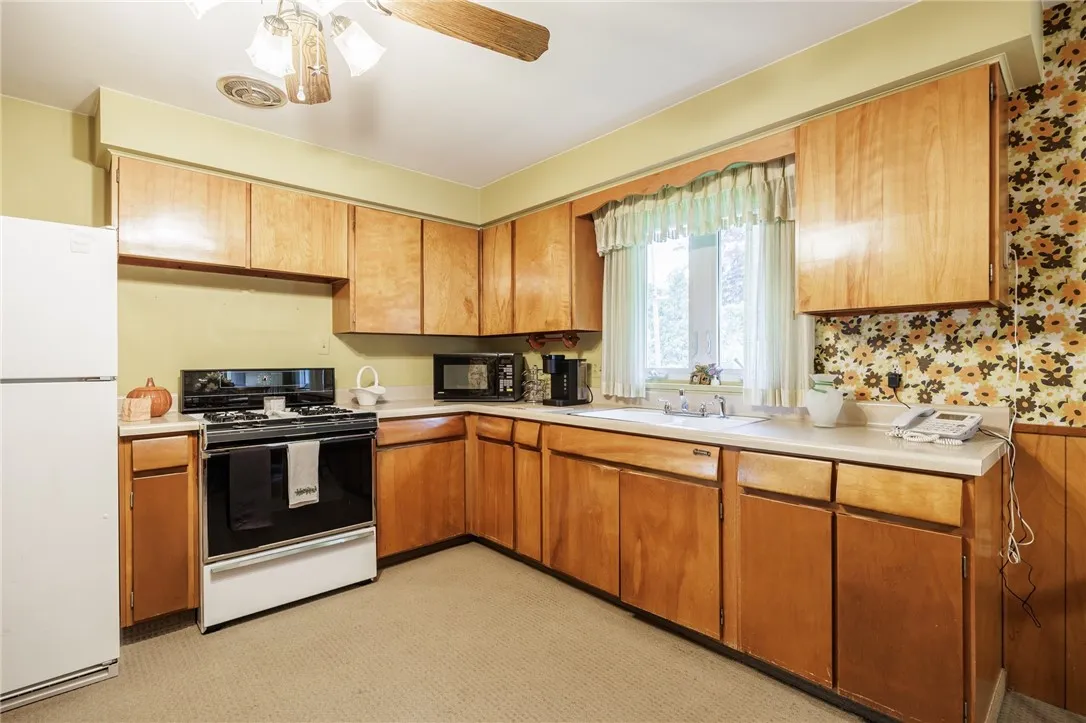 247 Angelus Drive, Irondequoit, New York 14622, Irondequoit, New York 14622, 3 Bedrooms Bedrooms, 5 Rooms Rooms,1 BathroomBathrooms,Residential,Closed,247 Angelus Drive, Irondequoit, New York 14622,R1611223
