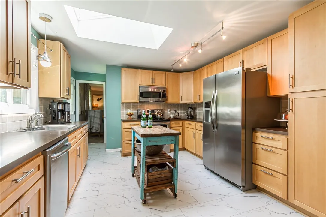 115 Bradford Road, Henrietta, New York 14534, Henrietta, New York 14534, 3 Bedrooms Bedrooms, 9 Rooms Rooms,1 BathroomBathrooms,Residential,Closed,115 Bradford Road, Henrietta, New York 14534,R1612477