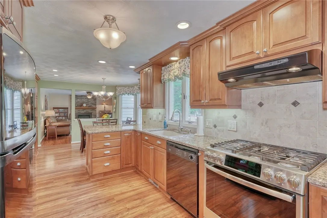1236 Hardwood Way, Webster, New York 14580, Webster, New York 14580, 3 Bedrooms Bedrooms, 7 Rooms Rooms,2 BathroomsBathrooms,Residential,Closed,1236 Hardwood Way, Webster, New York 14580,R1611679