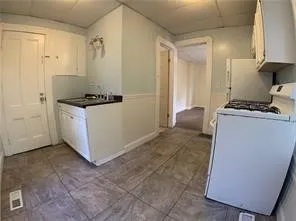134 Benton Street, Rochester, New York 14620, Rochester, New York 14620, 5 Bedrooms Bedrooms, ,3 BathroomsBathrooms,Residential,Closed,134 Benton Street, Rochester, New York 14620,R1612241