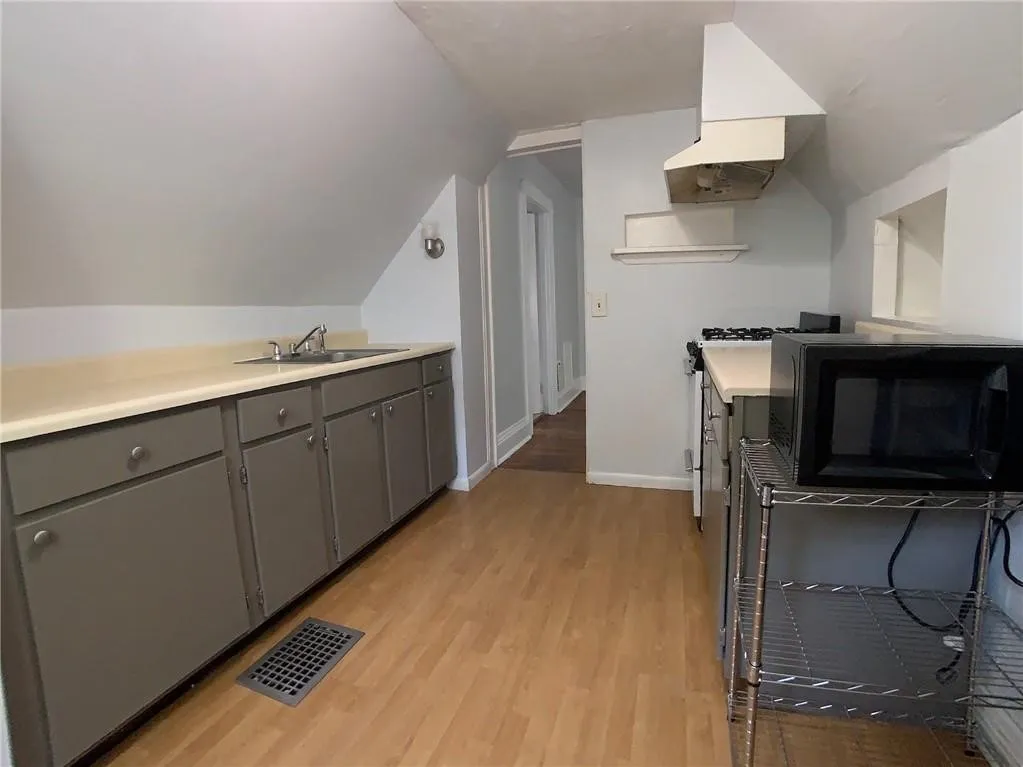134 Benton Street, Rochester, New York 14620, Rochester, New York 14620, 5 Bedrooms Bedrooms, ,3 BathroomsBathrooms,Residential,Closed,134 Benton Street, Rochester, New York 14620,R1612241
